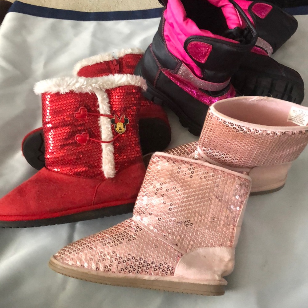 Minnie Mouse, sequins, snow, suede glitter boots